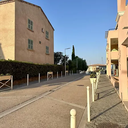 Vue * サリ・ソランザラ